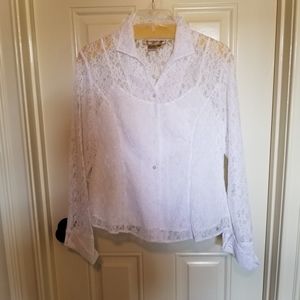 Like new lace white top.  Size 6P.